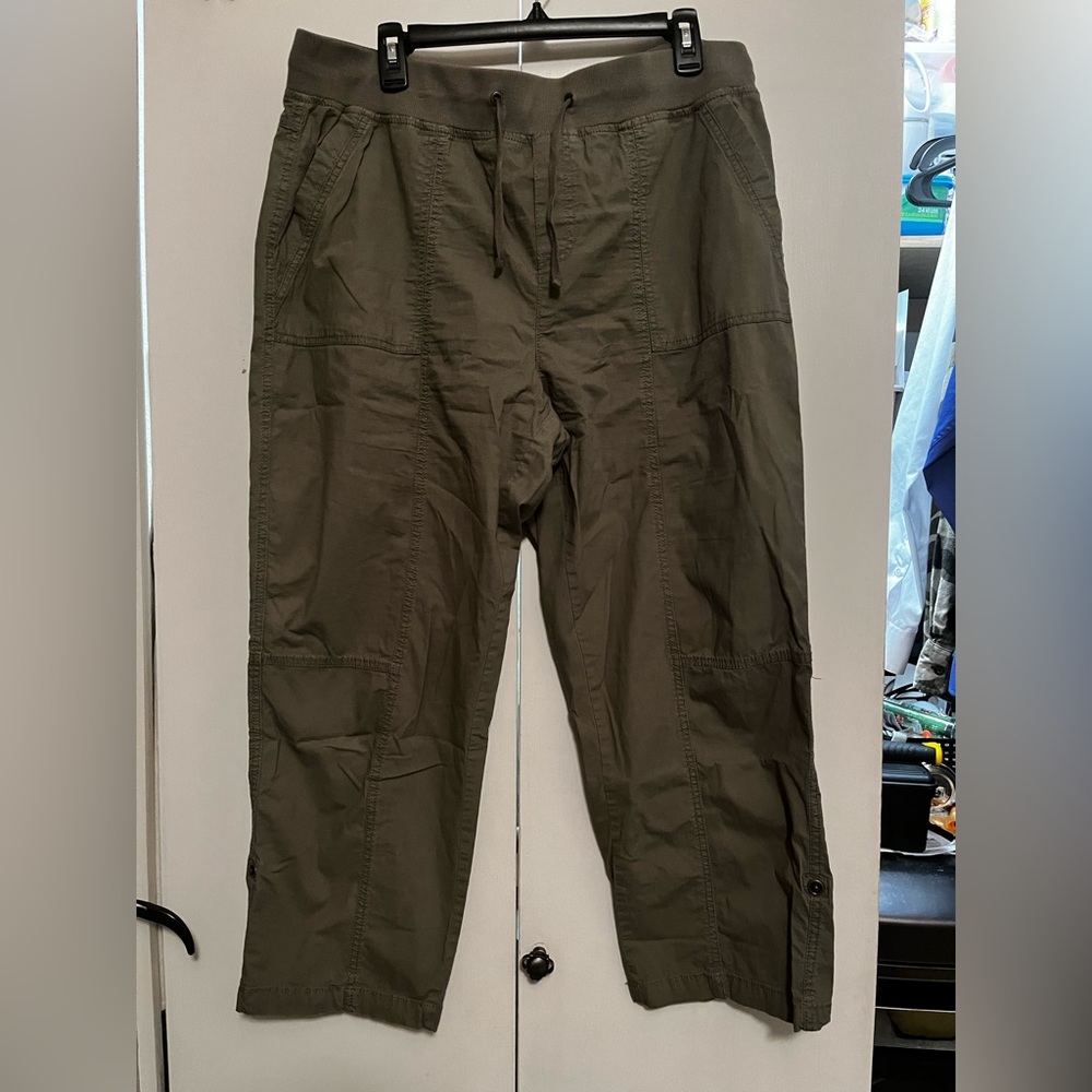 Women’s Olive Green Pull on Crop pant, Sz 14